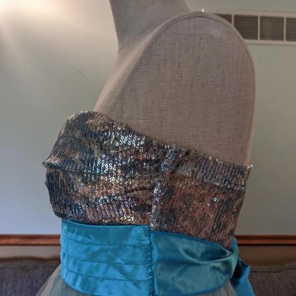 Blue Heart 🩵 💙 Sequin strapless dress super princess vibes whimsical fairy 🧚 - Picture 11 of 11